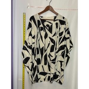 Caramela Women's Medium Black White Abstract Print V-Neck Kaftan Top